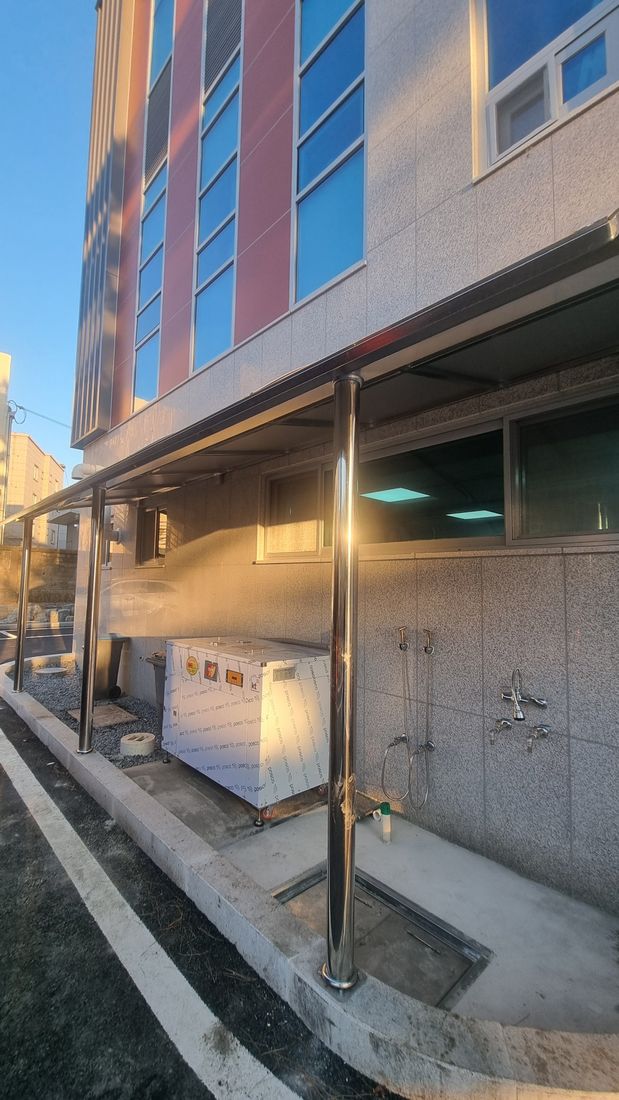 건물 외부 설치 현장